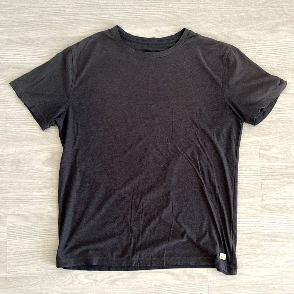 Vuori Strato Tech Tee Men's Performance Shirt Charcoal Large